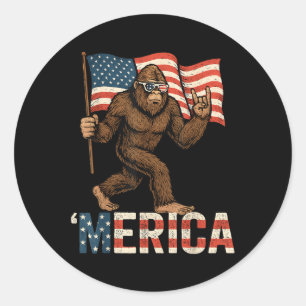 Bigfoot Merica Rock Patriotic American Flag 4. Runder Aufkleber