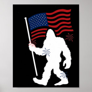 Bigfoot mit amerikanischer Flagge am 4. Juli für H Poster