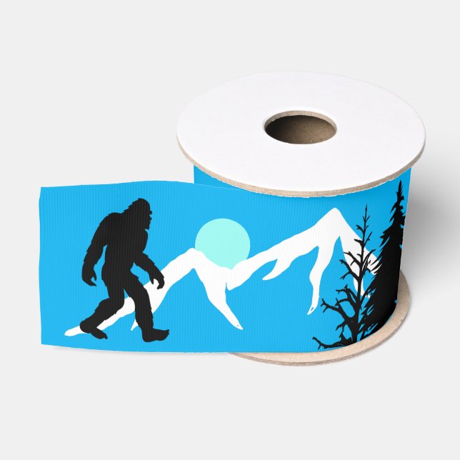 Bigfoot Mountains und Forest Pine Trees Winter Ripsband (Spule)