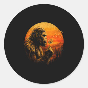 Bigfoot pustet Löwenzahn Retro-Sonnenuntergang Wal Runder Aufkleber