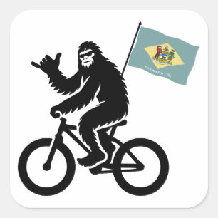 Bigfoot Radfahren Delaware-Flagge Quadratischer Aufkleber