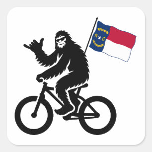 Bigfoot-Radfahren North Carolina-Flagge Quadratischer Aufkleber
