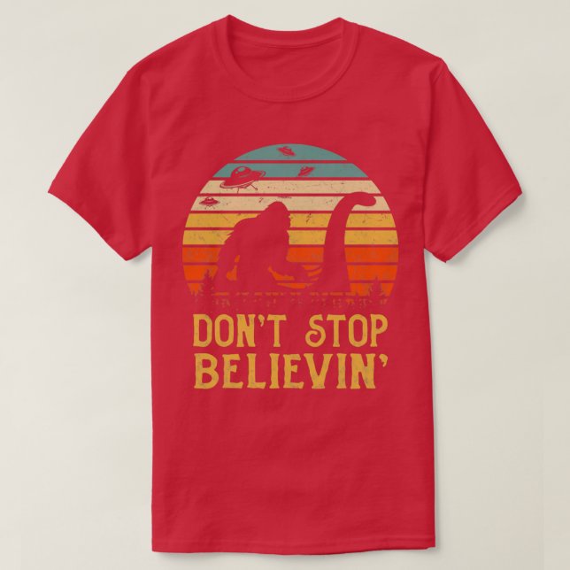 Bigfoot reiten Loch Ness Monster stoppt nicht glau T-Shirt (Design vorne)