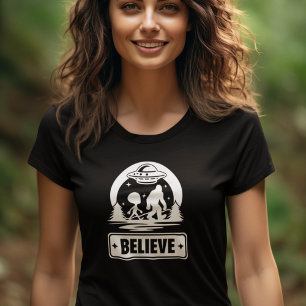 Bigfoot Sasquatch Cryptid Glaube Alien Womens T-Shirt