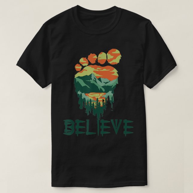 Bigfoot Sasquatch Foot Yeti Glaube Camping Wandern T-Shirt (Design vorne)