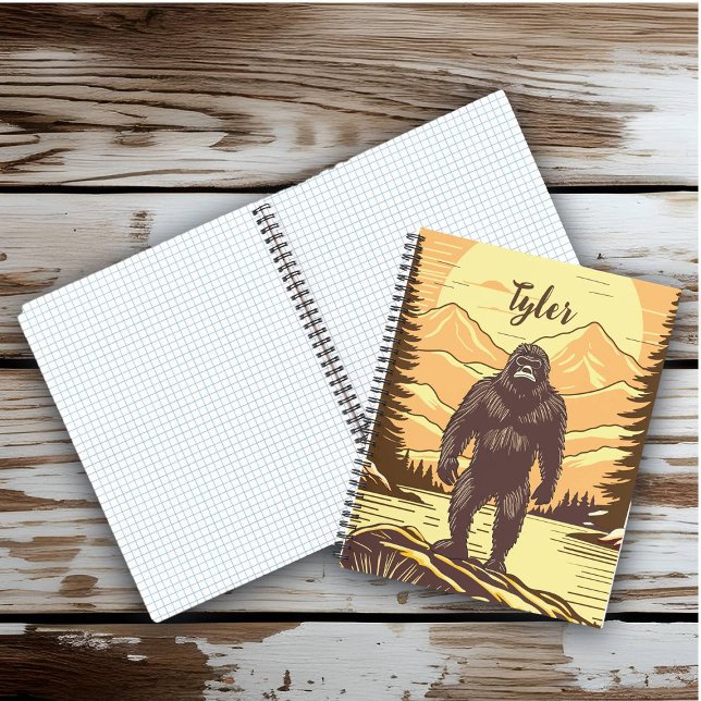 Bigfoot Sasquatch Retro Art Personalisiert Notizbuch (Von Creator hochgeladen)