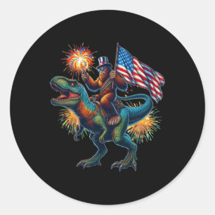 Bigfoot Sasquatch Riding Dinosaur T Rex. Funny 4. Runder Aufkleber