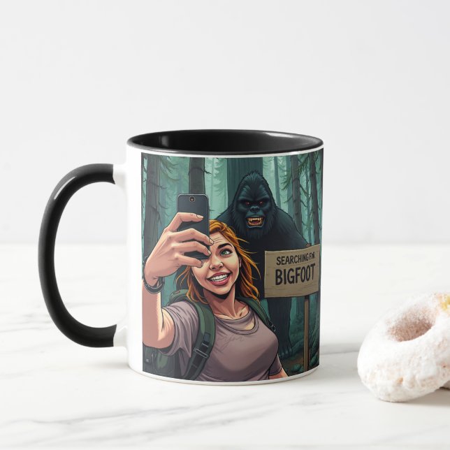 Bigfoot Sasquatch Selfie Tasse (Mit Donut)