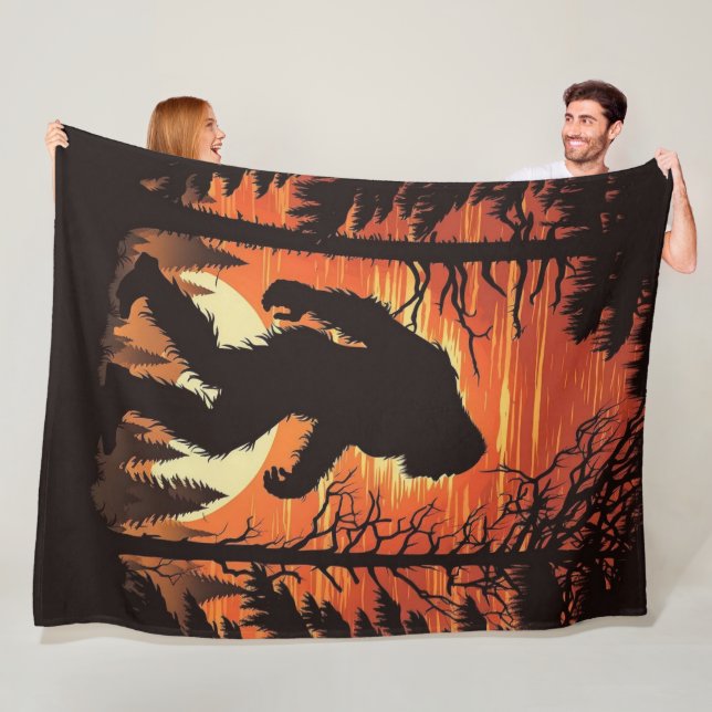 Bigfoot Sasquatch Wald Sonnenuntergang Fleecedecke (Beispiel)