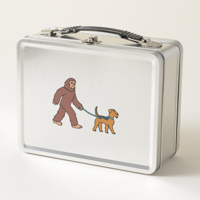 Bigfoot Sasquatch Walking Airedale Terrier Metall Brotdose (Vorderseite)
