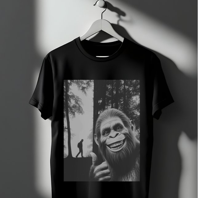 Bigfoot Selfie T-Shirt (Von Creator hochgeladen)