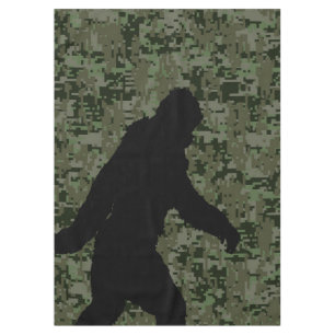 Bigfoot Silhouette auf Woodland Digital Camouflage Tischdecke