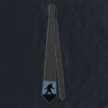 Bigfoot Silhouette Sasquatch Squatch Novelty Krawatte<br><div class="desc">Sasquatch Walking in der Abenddämmerung. Eine quietschende Krawatte für Bigfoot Gläubige. Macht ein lustiges Neues Geschenk für Ihren Typ.</div>