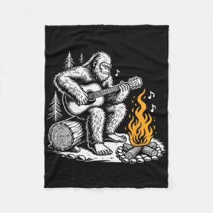 Bigfoot spielt Gitarre Lagerfeuer Lustiges Camping Fleecedecke