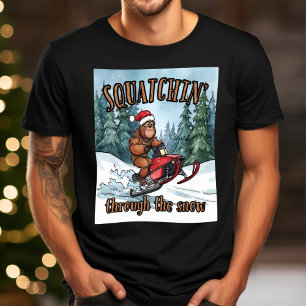 Bigfoot Squatchin 'durch den Schnee Weihnachten T-Shirt