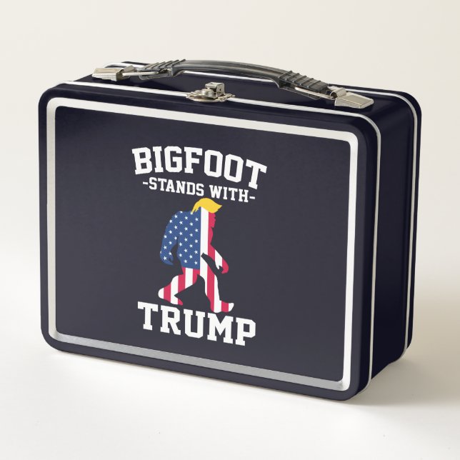 Bigfoot steht bei den Wahlen 2024 unter Trump Metall Brotdose (Vorderseite)