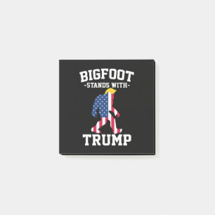 Bigfoot steht bei den Wahlen 2024 unter Trump Post-it Klebezettel