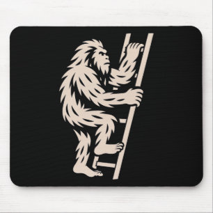 Bigfoot steigt Leiter Lustiger Kryptid Sasquatch L Mousepad