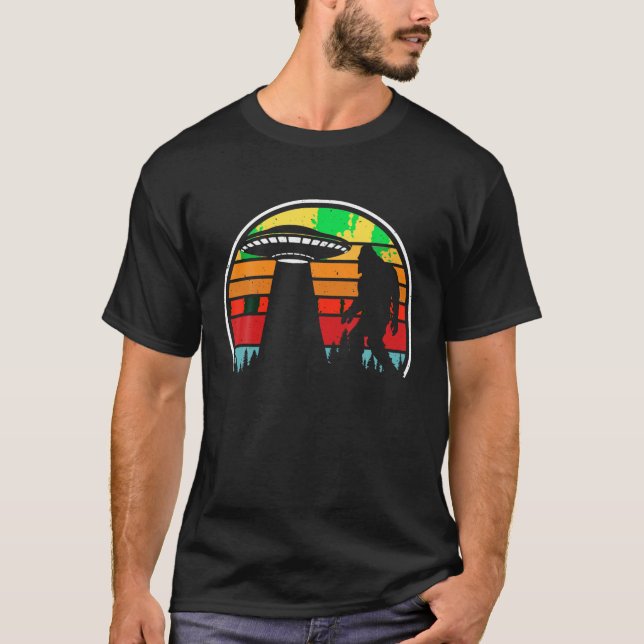 Bigfoot Sunset Vintage Retro Ufo T-shirt Alien (Devant)