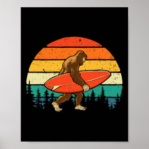 Bigfoot Surfer - Retro-Surfbrett-Surfen am Strand Poster