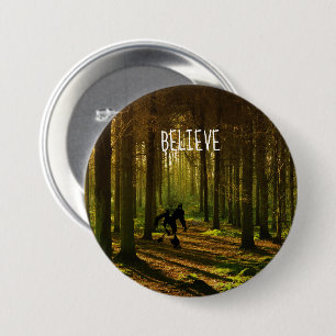 Bigfoot Tennis mit Wald Hintergrund Button