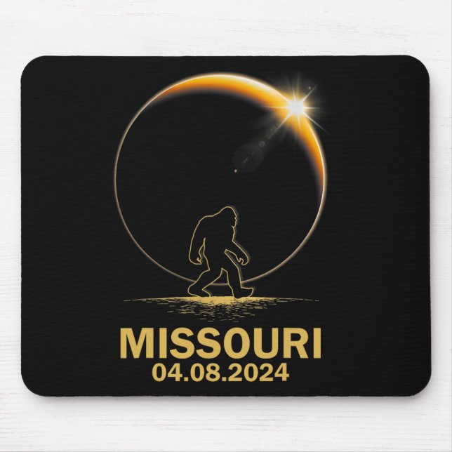 Bigfoot Total Solar Eclipse 4.08.2024 Missouri Mousepad (Vorne)
