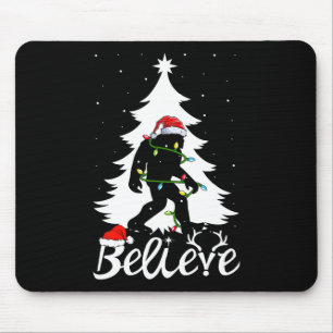Bigfoot trägt Weihnachtsbaum Sasquatch-Gläubiger Mousepad