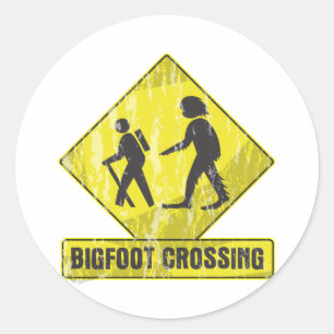 Bigfoot-Überfahrt Runder Aufkleber