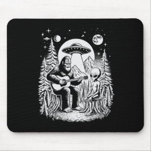 Bigfoot UFO Außerirdischer um Lagerfeuer Natur Wan Mousepad