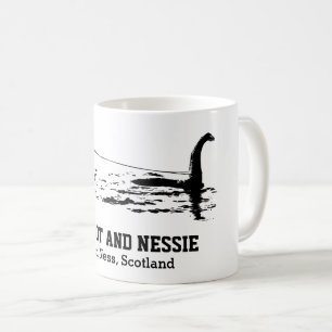 Bigfoot und Nessie Loch Ness Personalisiert Text T Kaffeetasse