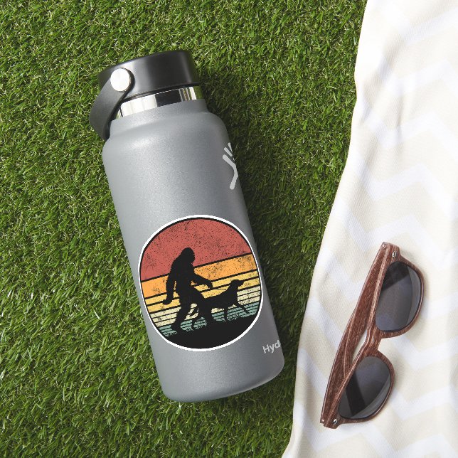 Bigfoot Walking Labrador Retriever Dog Vintag Aufkleber (HydroFlask Insitu)