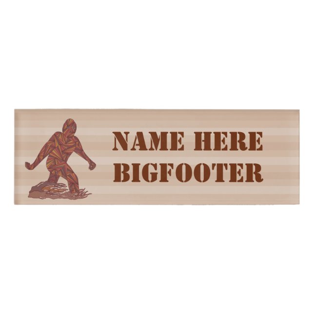 Bigfoot Walking Sasquatch Crypto Sonnenname Hier Namenschild (Vorderseite)