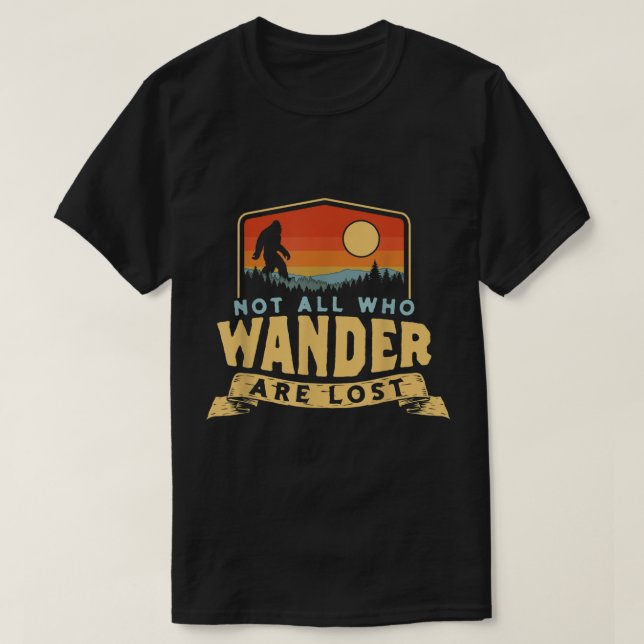 Bigfoot Wanderer Retro Camping Design T-Shirt (Design vorne)