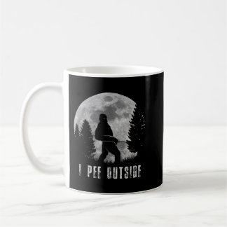 Bigfoot Yeti Moon Silhouette I Pee Outside Sasquat Kaffeetasse