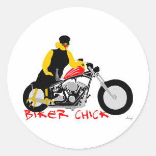 BIKER CHICK sitzt auf ihrem Motorrad Runder Aufkleber