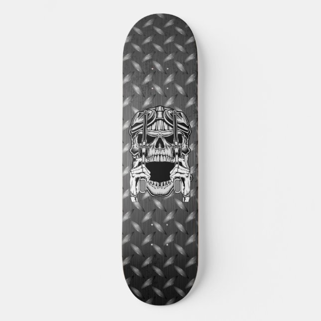 Biker Skull Two Revolvers Diamond Plate Skateboard (Vorderseite)