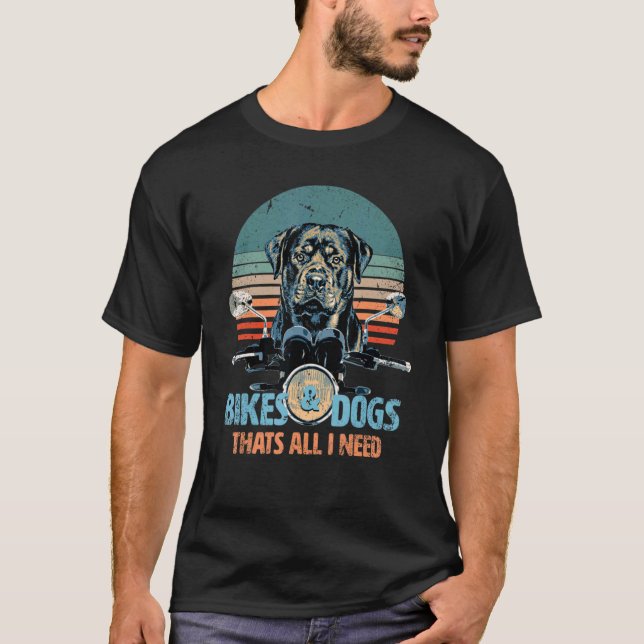 Bikes & Hunde Niedlich Rottweiler fährt Motorrad T-Shirt (Vorderseite)