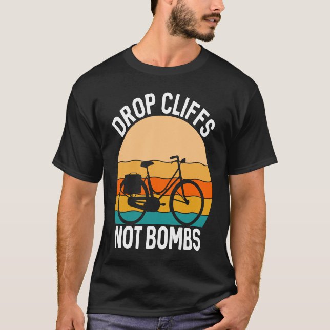Biking and Cycling   37 T-Shirt (Vorderseite)