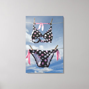 Bikini, der an einer Wäscheleine hängt Leinwanddruck
