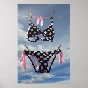 Bikini, der an einer Wäscheleine hängt Poster