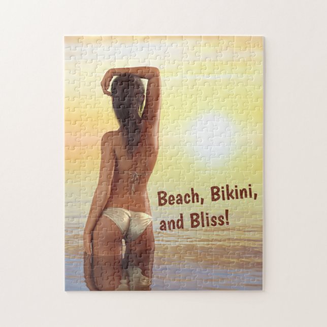 Bikini Girl Posing im Meer bei Sonnenuntergang (Vertikal)