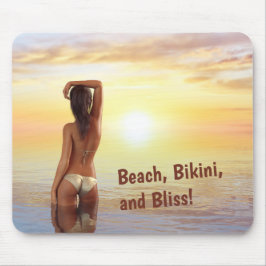 Bikini Girl Posing im Meer bei Sonnenuntergang Mousepad