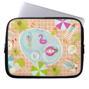 Bikinimädchen und Jungs spielen ein Schwimmbadspie Laptopschutzhülle