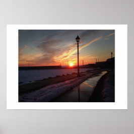 Bilder von Sonnenuntergang in der Nähe des Hafens Poster