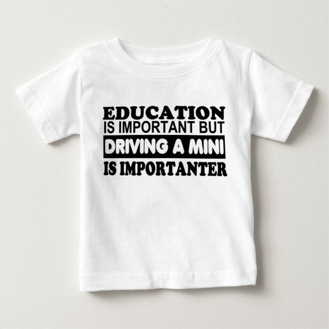 Bildung ist wichtig aber, fahrend ein Mini… Baby T-shirt (Vorderseite)