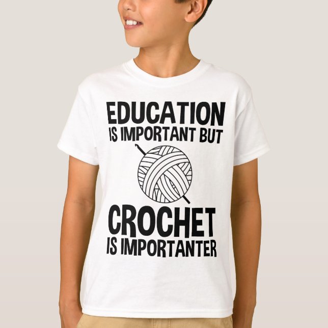 Bildung ist wichtig, aber Häkchen ist wichtig T-Shirt (Vorderseite)