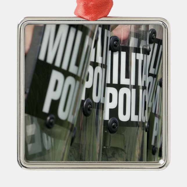 Bildung von Kontrollen Ornament Aus Metall (Vorne)