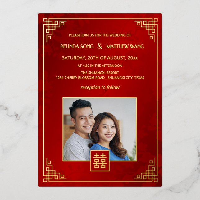 BILINGUAL Photo Red Gold Chinese Wedding Folieneinladung (Vorderseite)
