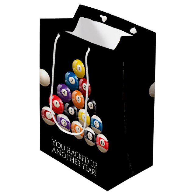 Billiards Balls Geburtstag Mittlere Geschenktüte (Vorderseite Schrägansicht)