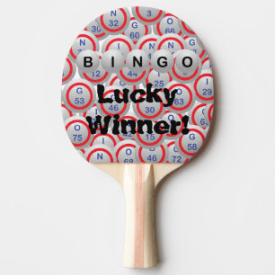 Bingo-Ball-glücklicher Sieger fluchen heraus Tischtennis Schläger